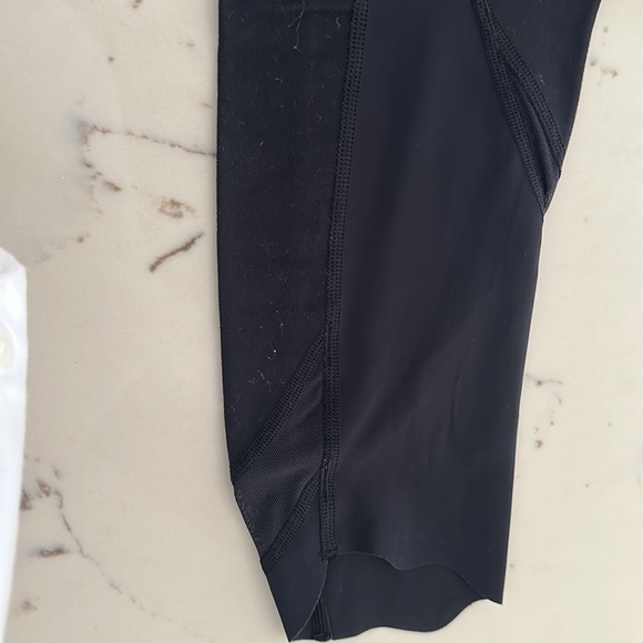 Lululemon leggings 3/4 length - Picture 3 of 3